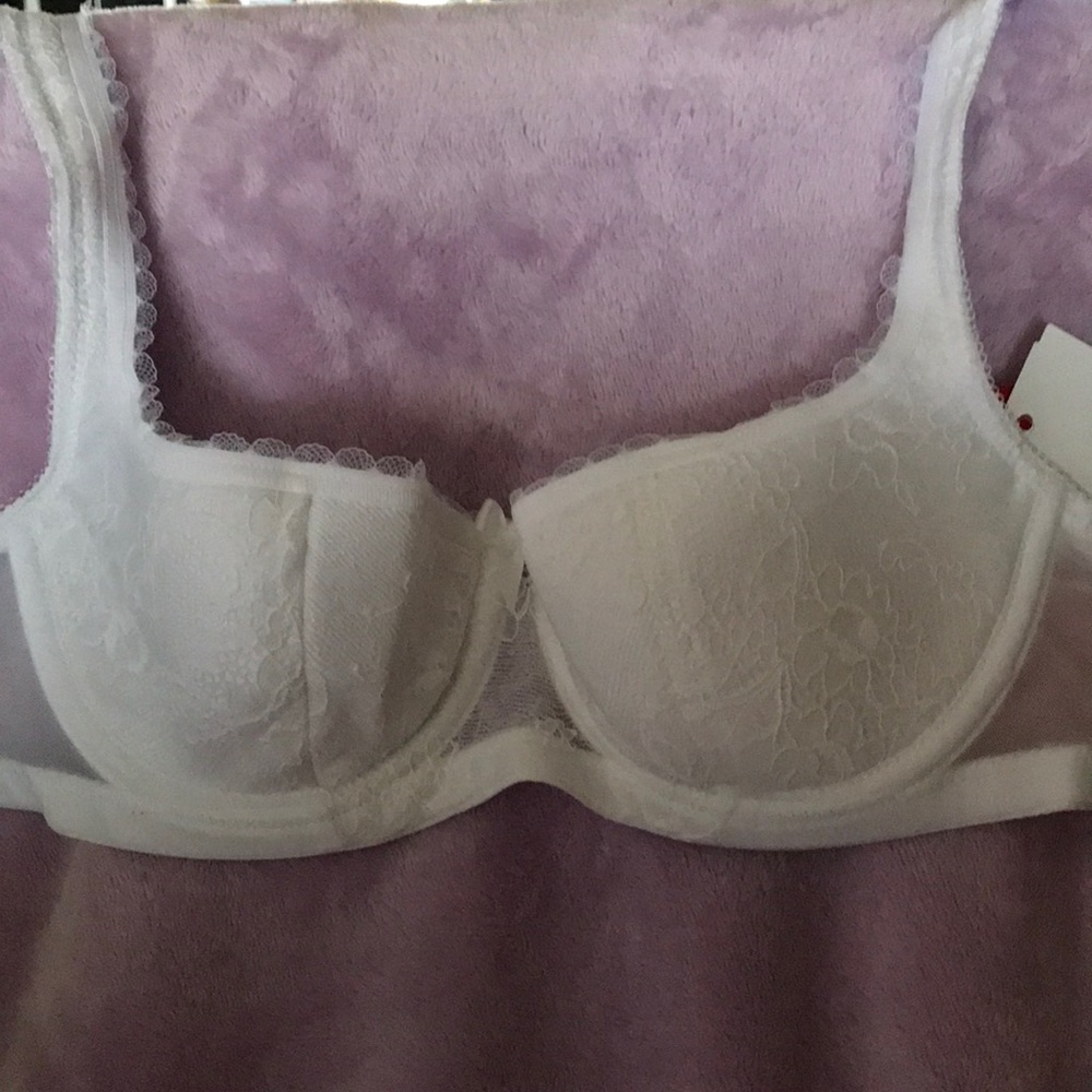 Ladies White Bra, very pretty 🤩